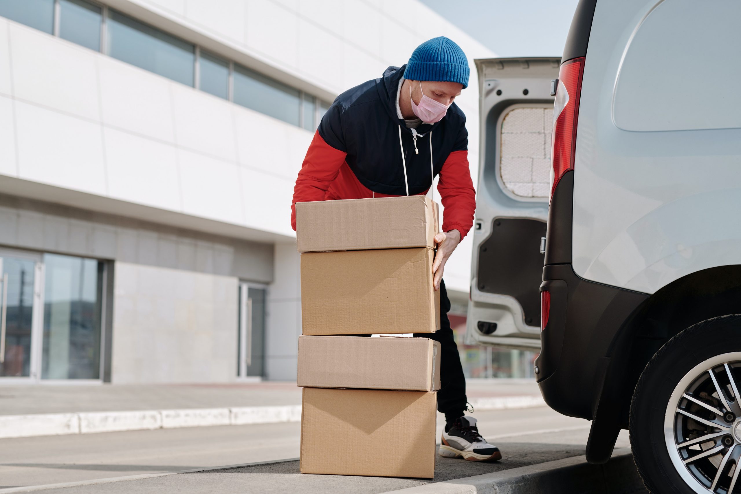 4 Advantages of Hiring Refrigerated Vans for Your Business